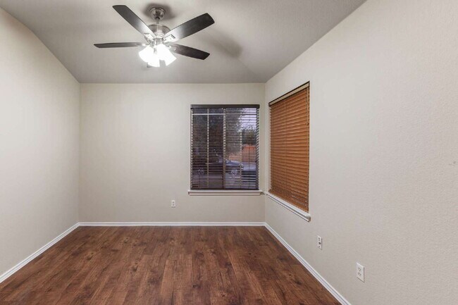 Building Photo - Charming Home in Presidential Meadows