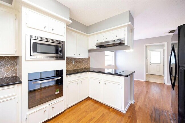 Building Photo - 8323 Forest Ridge Rd