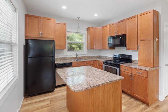 Building Photo - Modern Kenilworth Home