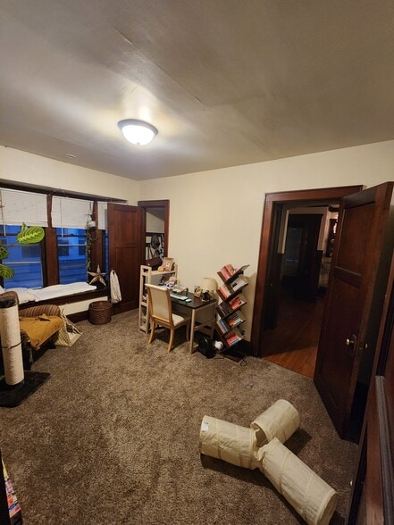 Large bedroom 2 (Furnished) - 2107 N 51st St