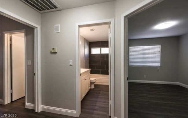 Building Photo - 1012 Holliston Cir