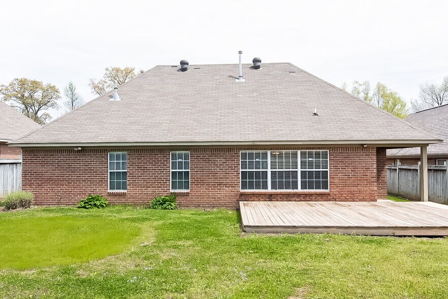 Building Photo - 1851 Timber Way N