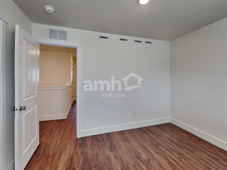 Building Photo - 4101 Keklik Ave