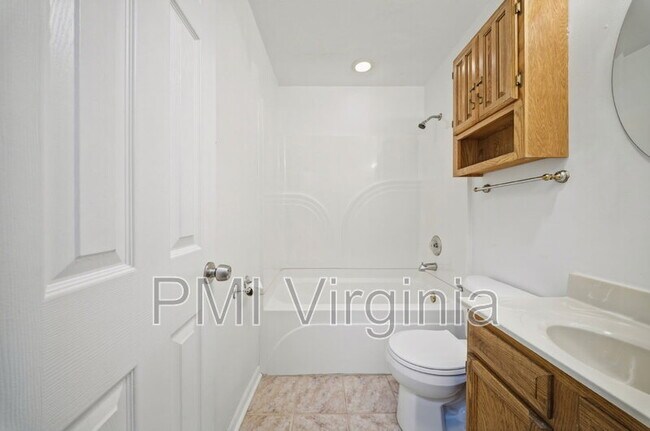 Building Photo - 5389 Susquehanna Dr