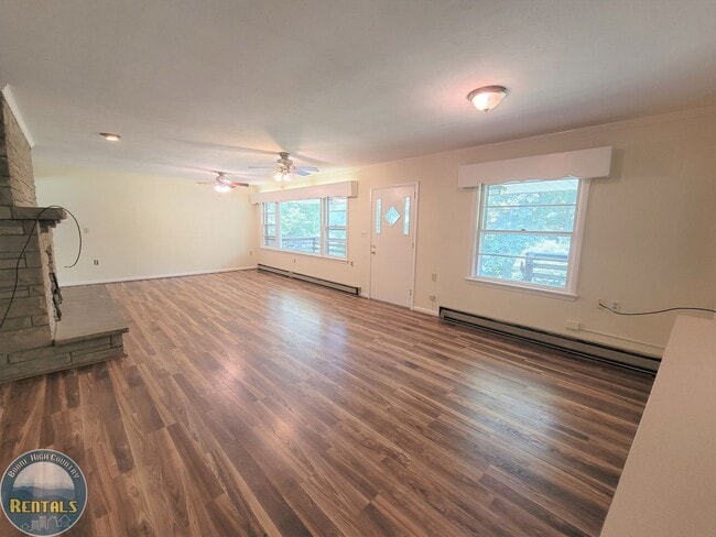 Building Photo - Spacious House Located off the 105 Bypass