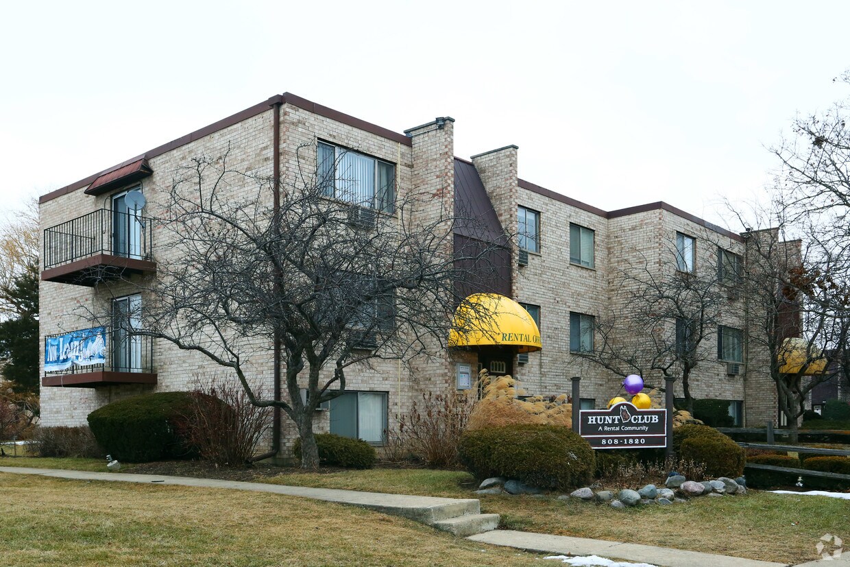 The Hunt Club Apartments Wheeling