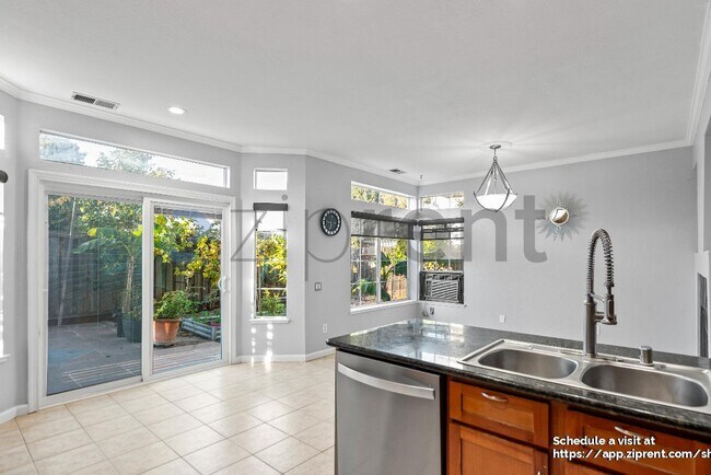 Building Photo - 281 Scotts Valley