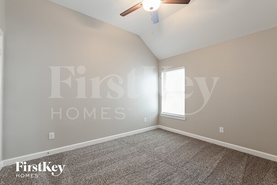 Building Photo - 10327 Armstrong Dr