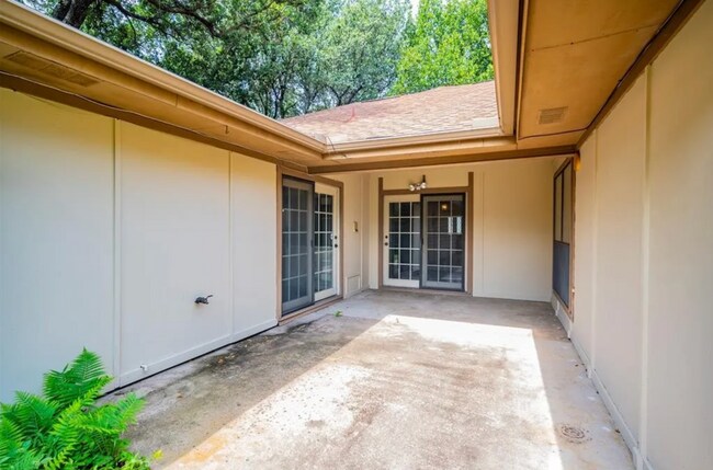 Building Photo - 2507 Radcliffe Dr