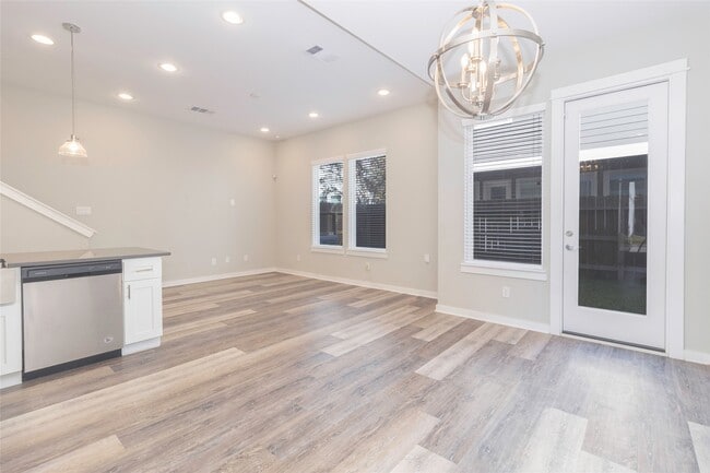 Building Photo - 6708 Parker Oaks Ln