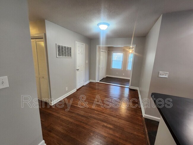 Building Photo - 3022 Betty Ln