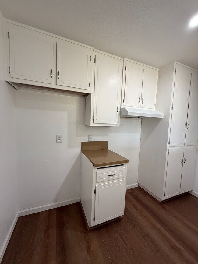 Building Photo - Charming 4-Bedroom Home for Rent in Hesperia, CA!