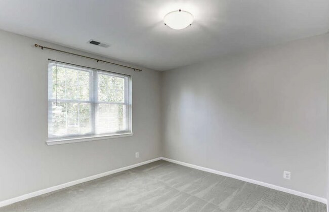 Building Photo - 4645 28th Rd S