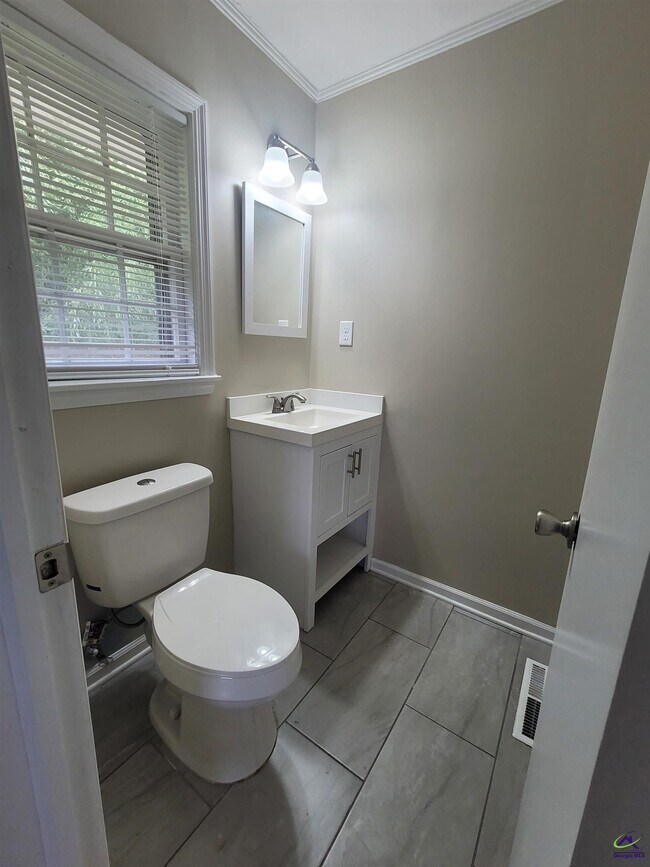 Building Photo - 2989 King Alfred Dr