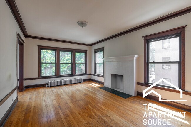 Building Photo - 2427 N Sawyer Ave