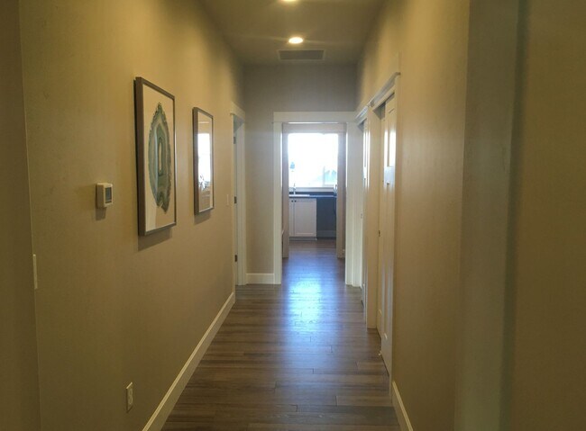 Building Photo - 4398 SW Yew Ave