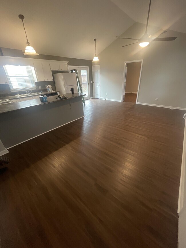 Building Photo - 460 Grace St