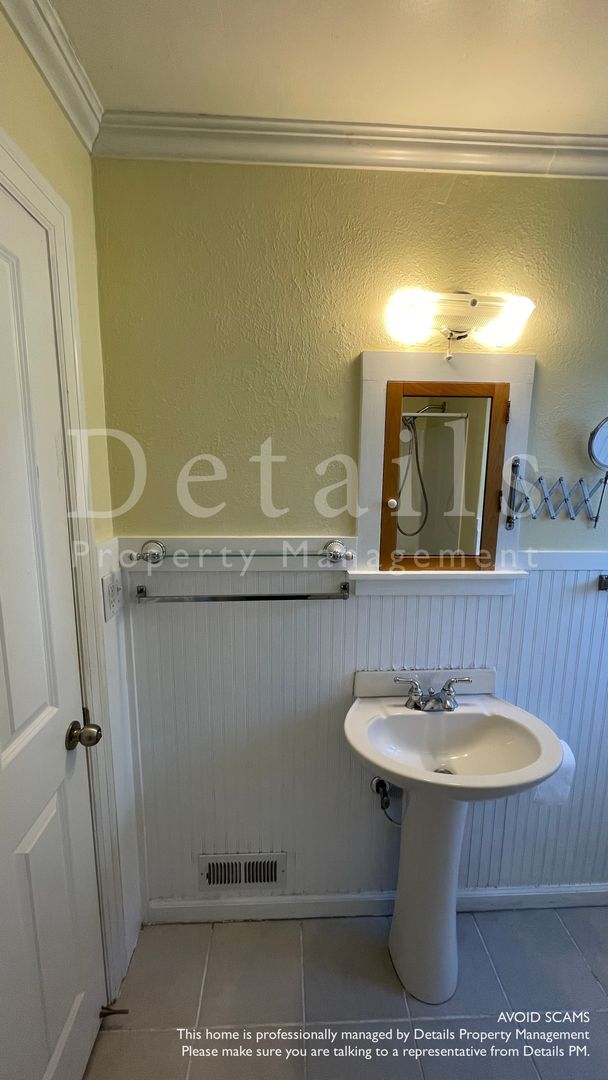 Building Photo - ** Application Pending** Charming 2BR, 1BA house With Loft & Office