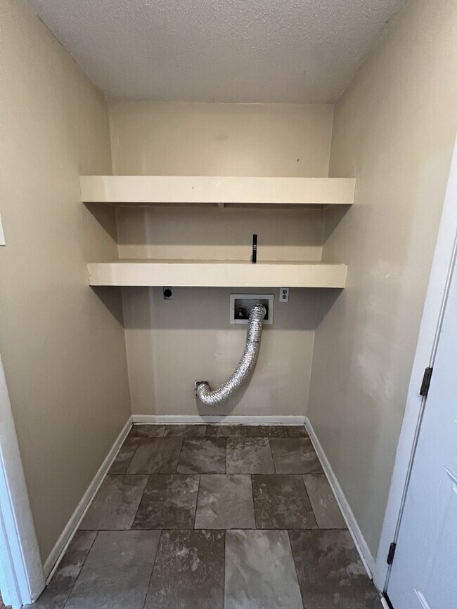 Building Photo - 621 Dover Rd