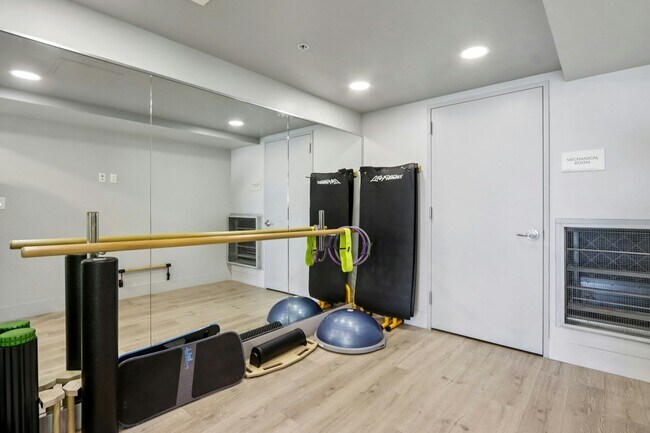 Building Photo - 38 N Almaden Blvd