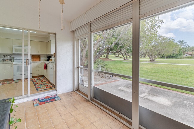 Building Photo - 3014 SW Westlake Cir