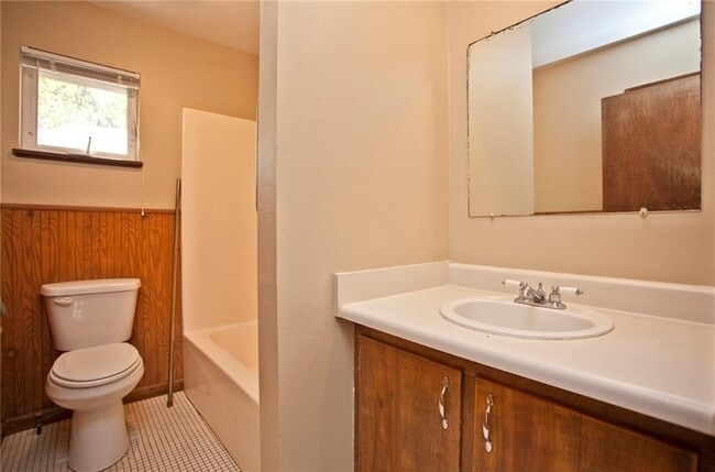 Building Photo - 311 Willow Ave