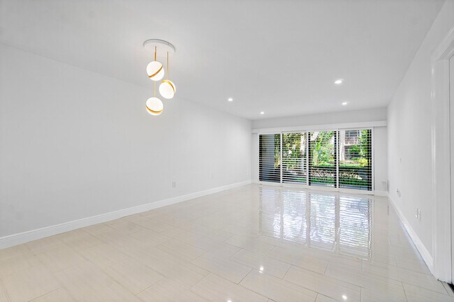 Building Photo - 3605 S Ocean Blvd