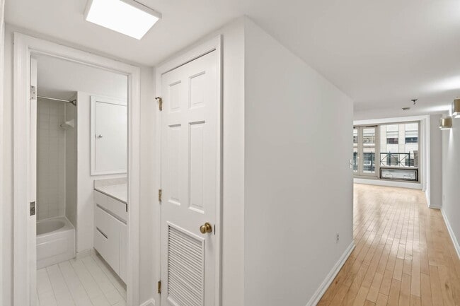 Building Photo - Penn Quarter Condo