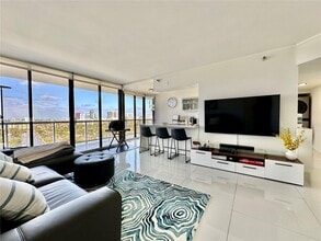 Building Photo - 3640 Yacht Club Dr