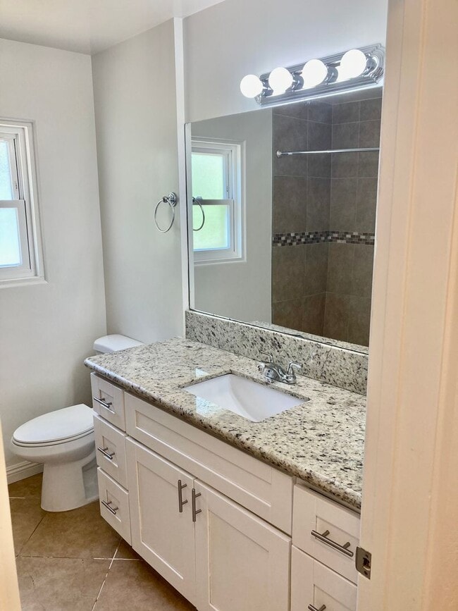 Building Photo - 3 Bedroom 2 Bath Home in La Mesa with Detached 2 Car Garage