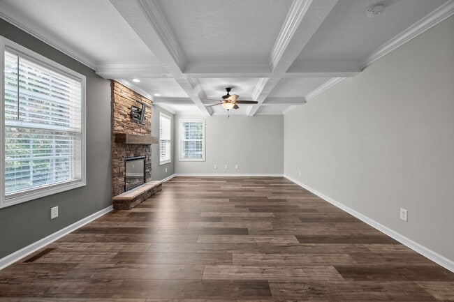 Building Photo - Pet Friendly Four Bedroom!