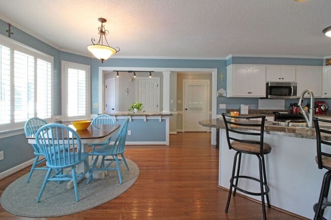 Building Photo - 103 Carolina Wren Cir