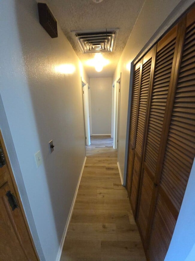 Building Photo - Awesome 3 bed 2 bath home!!!