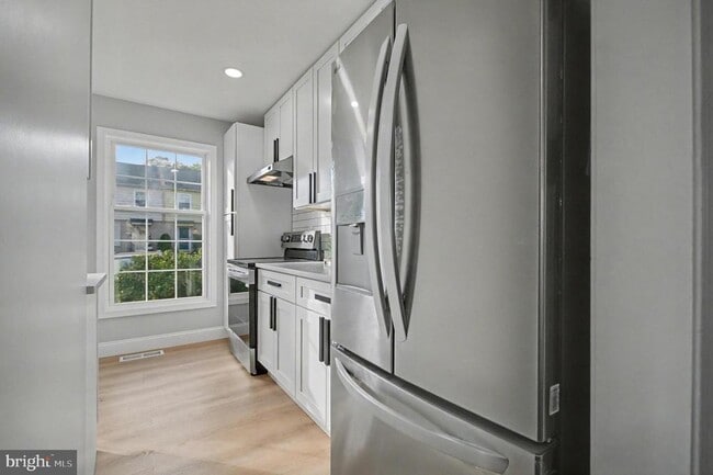 Building Photo - 1729 Dana St