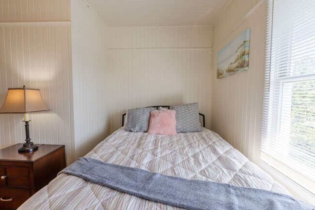 Building Photo - 640 S Columbia St