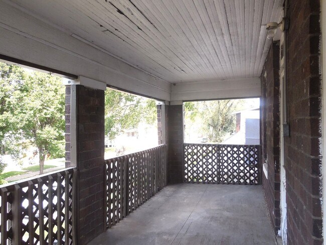 Building Photo - 2406 State St
