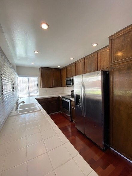 Building Photo - 4483 Oakbrook Ct