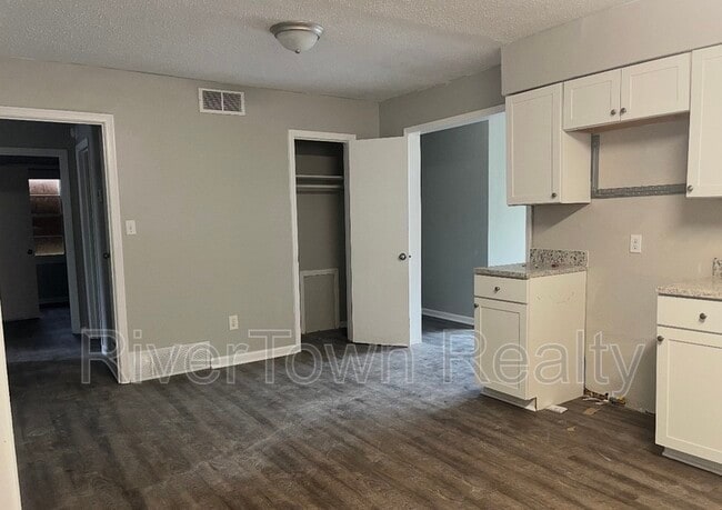 Building Photo - 1423 Abernathy Rd