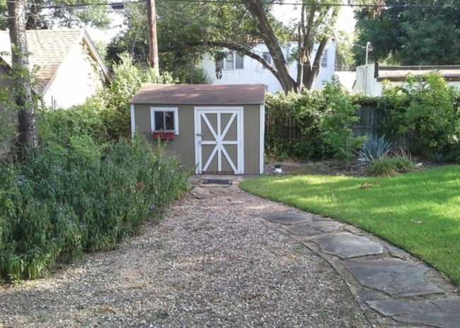 Building Photo - 323 Furr Dr