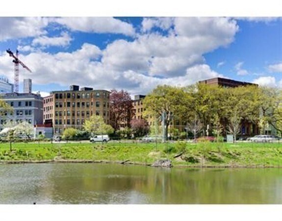 Building Photo - 66 Queensberry St