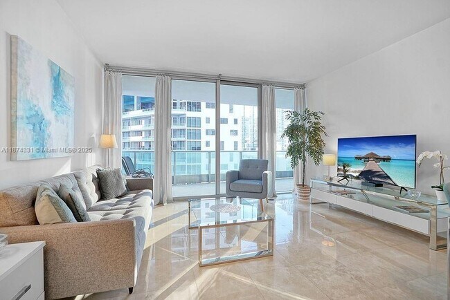 Building Photo - 1331 Brickell Bay Dr
