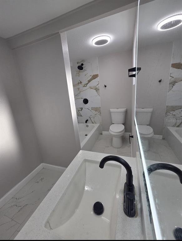 Building Photo - 712 S Clyde Ave