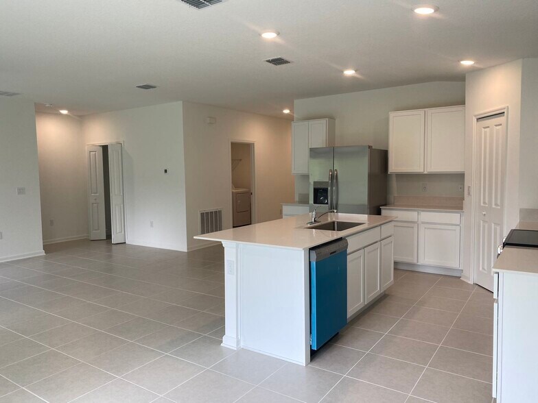 Building Photo - 2316 Green Valley St