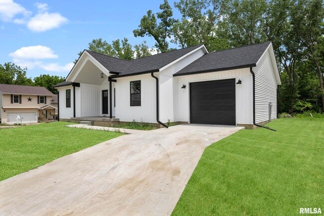 Building Photo - 813 WILLIAMS Way