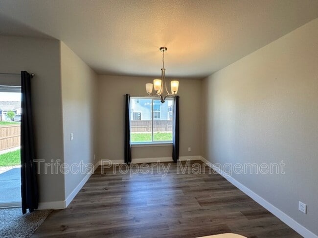 Building Photo - 5403 Vona Dr