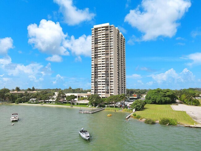 Building Photo - 5600 N Flagler Dr