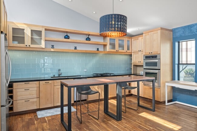 Building Photo - 345 Taylor St