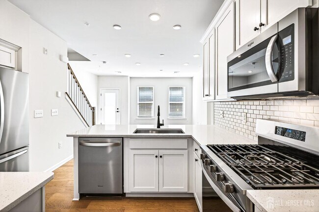 Building Photo - 507 Sadie Cir