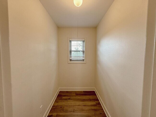 Building Photo - 5121 FM 446