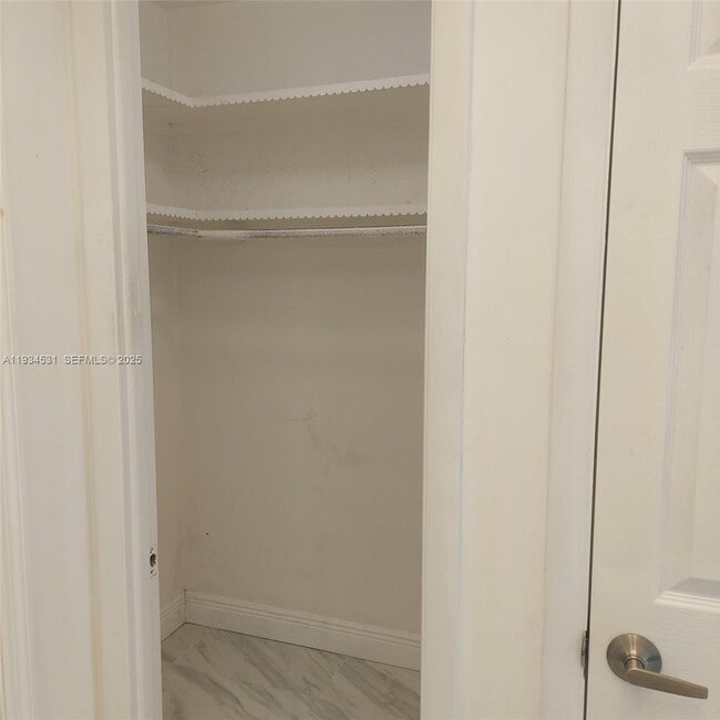 Building Photo - 2300 Park Ln